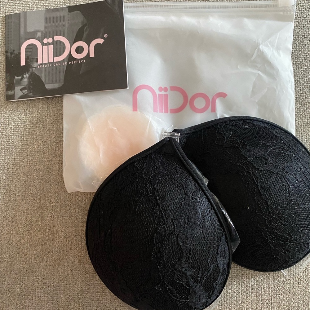 NWT Niidor Adhesive Bra Strapless
